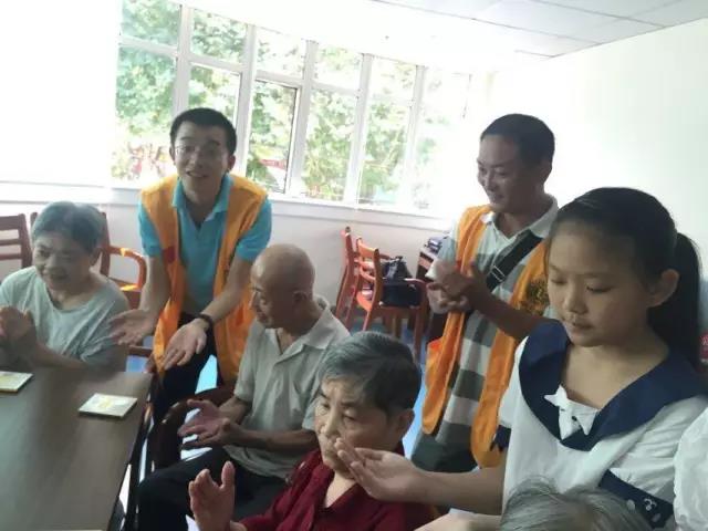 慈善公益,關愛敬老院,辦公家具