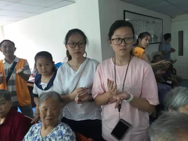 慈善公益,關愛敬老院,辦公家具