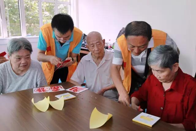 慈善公益,關愛敬老院,辦公家具