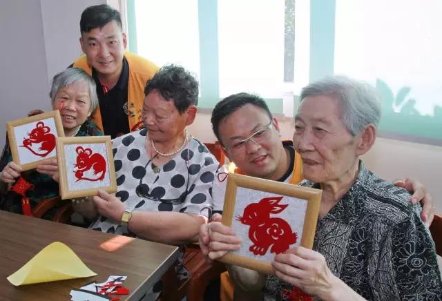 慈善公益,關愛敬老院,辦公家具