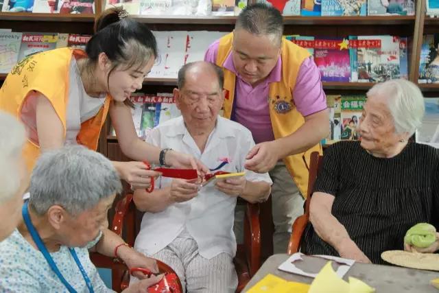 慈善公益,關愛敬老院,辦公家具