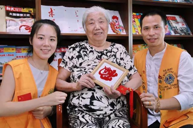 慈善公益,關愛敬老院,辦公家具