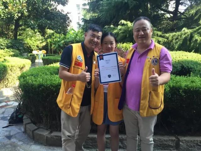 慈善公益,關愛敬老院,辦公家具